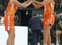Valencia basket se impone a Hozono Global Jairis (64 - 61) en un partido muy competido Jugadoras de Valencia Basket celebrando tras una jugada en el partido.