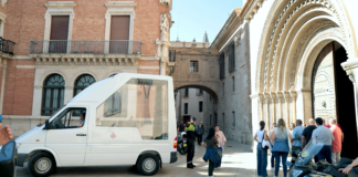 Vehículo especial Senyeramòbil en la Processó Cívica de València