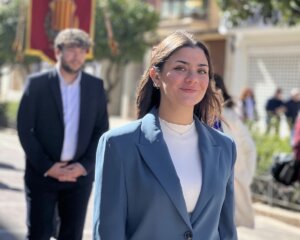 Valentina Cortegoso sonriente en un evento público en Moncada