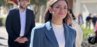 Valentina Cortegoso sonriente en un evento público en Moncada