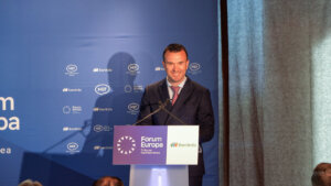 Vicent Mompó en el Foro Europa presentando ayudas para emergencias