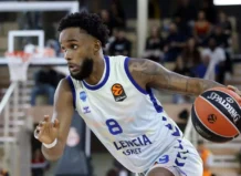 Valencia Basket logra un triunfo de carácter y resistencia con firma final de Montero (100-103) Jean Montero anotando un triple decisivo para Valencia Basket.