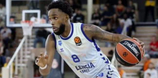 Jean Montero anotando un triple decisivo para Valencia Basket.