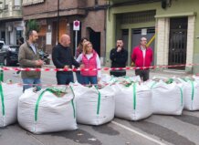 La delegada del Gobierno visita en Aldaia las zonas más afectadas por la DANA Alice Delegada del Gobierno en Aldaia observando áreas afectadas por inundaciones