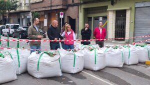 Delegada del Gobierno en Aldaia observando áreas afectadas por inundaciones