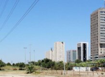 La Generalitat licitará más de 320 viviendas en el barrio de La Torre dentro del Plan Vive Comunitat Valenciana Vista del barrio La Torre en Valencia con edificios y vegetación.
