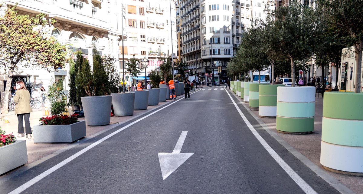 Sustitución de los maceteros de la plaza del Ayuntamiento Sustitución de los maceteros de la plaza del Ayuntamiento