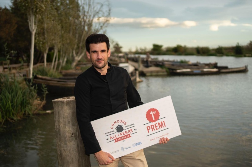 Aitor Martínez del restaurante Can Ros, ganador del III Concurso Internacional de All i Pebre en Catarroja.