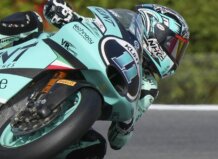El piloto de Puçol, Álex Escrig, sorprende en Cheste liderando la primera sesión libre de Moto2.