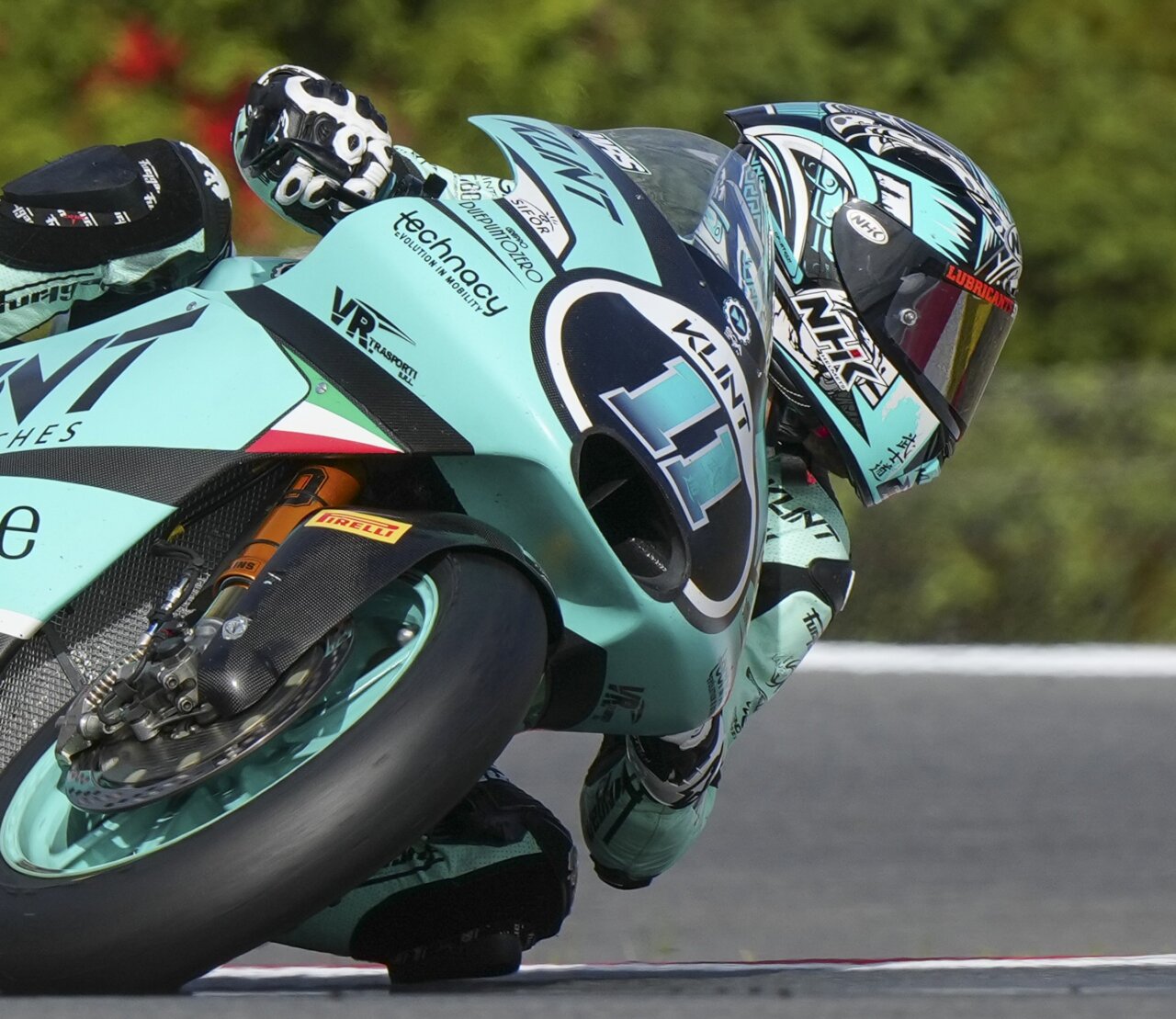 El piloto de Puçol, Álex Escrig, sorprende en Cheste liderando la primera sesión libre de Moto2.