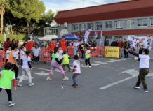 El torneo Balonmano Calle en Mislata reúne a niños y niñas para disfrutar del balonmano en un ambiente urbano. Esta iniciativa fomenta la actividad física y la convivencia entre los más pequeños, convirtiendo las calles en espacios deportivos. Con música, juegos y retos, el evento busca acercar el deporte a la comunidad.