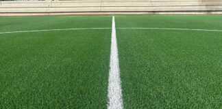 Vista del campo de fútbol 8 de Silla con nueva césped artificial