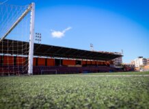 Indignación en el Torrent CF por la suspensión del partido de este domingo contra el Castellón B de madrugada Vista del campo de fútbol San Gregorio en Torrent con césped renovado