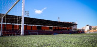 Vista del campo de fútbol San Gregorio en Torrent con césped renovado