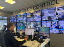 La red de cámaras de Paterna permite detener a 2 personas implicadas en varios robos a supermercados en la Comunitat El centro de control de la policía local gestiona la videovigilancia en Paterna.