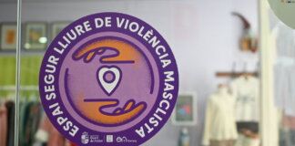 Pegatina que indica un comercio como espacio seguro contra la violencia machista