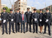 Ocho agentes de la Policía Local de Alaquàs, condecorados por su vocación y compromiso con la seguridad Ocho agentes de la Policía Local de Alaquàs en ceremonia de condecoración