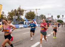 Corredores participando en un maratón en Valencia