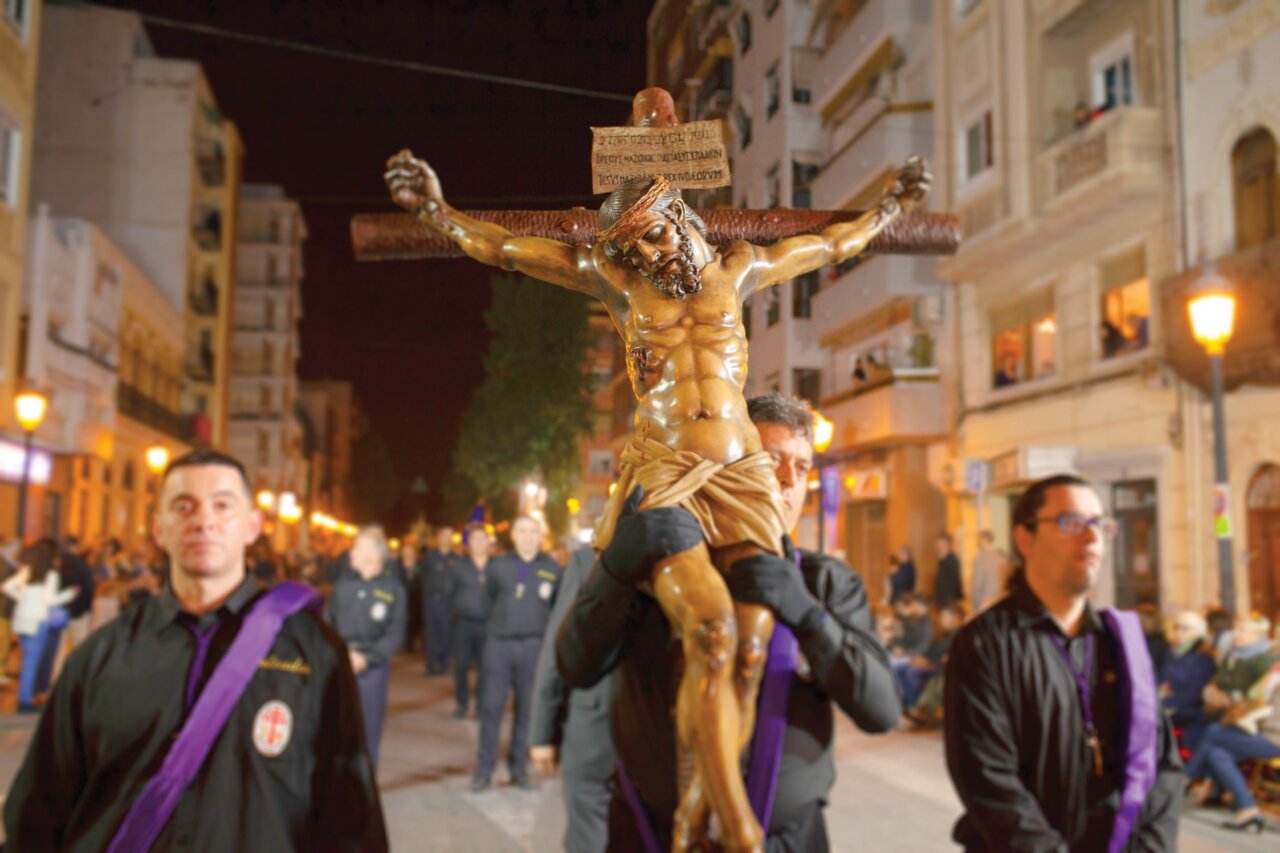 La Hermandad del Santísimo Cristo de la Concordia celebra su 225 aniversario con una emotiva procesión.