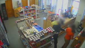 Detención de un ladrón en una gasolinera de Vinalesa