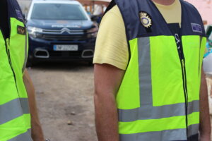 Agentes de la Policía Nacional en Valencia durante una detención.