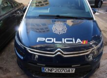 Vehículo de la Policía Nacional en Torrent tras un robo