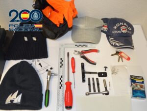 Objetos confiscados por la Policía Nacional en Mislata relacionados con robos.