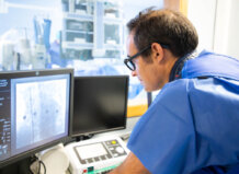 Vithas Valencia advierte que la hipertensión pulmonar puede derivar en una grave complicación de la insuficiencia cardíaca El doctor Lázaro Osco revisa datos sobre insuficiencia cardíaca.