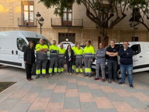 Equipo de ESERCA en Catarroja con vehículos de mantenimiento urbano