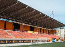 El Torrent CF confirma que el Estadio San Gregorio estará listo para acoger el duelo de Copa ante el Real Betis Vista del Estadio San Gregorio del Torrent CF con gradas vacías