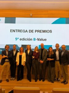 Grupo de personas en la entrega de premios B-Value en Barcelona