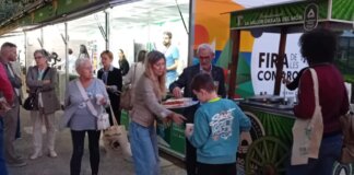 Visitantes en la Fira de les Comarques disfrutando de la oferta turística