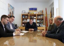 El Círculo Católico San Roque y el Ayuntamiento de Burjassot colaboran en la mejora del teatro Reunión de firma de convenio entre el Ayuntamiento y el Círculo Católico San Roque.