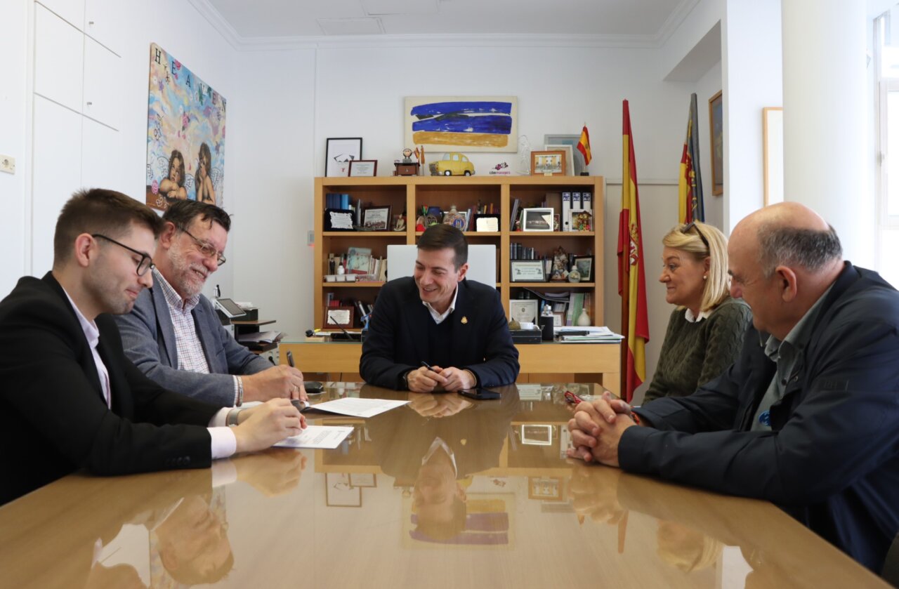 Firma convenio Ayuntamiento- C.C. San Roque burjassot Firma convenio Ayuntamiento- C.C. San Roque burjassot