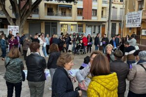 Grupo de personas en Foios participando en actividades del 25N