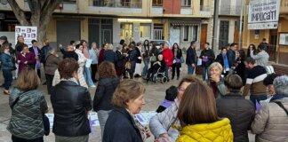 Grupo de personas en Foios participando en actividades del 25N