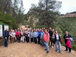 Grupo de personas adultas en una actividad de formación en La Pobla de Farnals