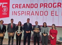 Entrega de premio a Hidraqua por sostenibilidad en evento del COIICV