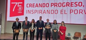 Entrega de premio a Hidraqua por sostenibilidad en evento del COIICV