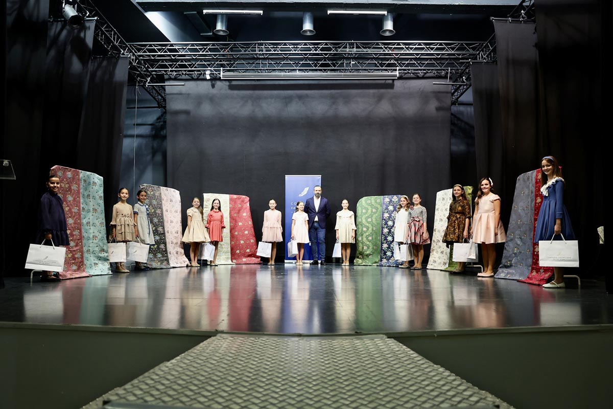 Presentación de telas para la Corte de Honor Infantil de Valencia 2026.