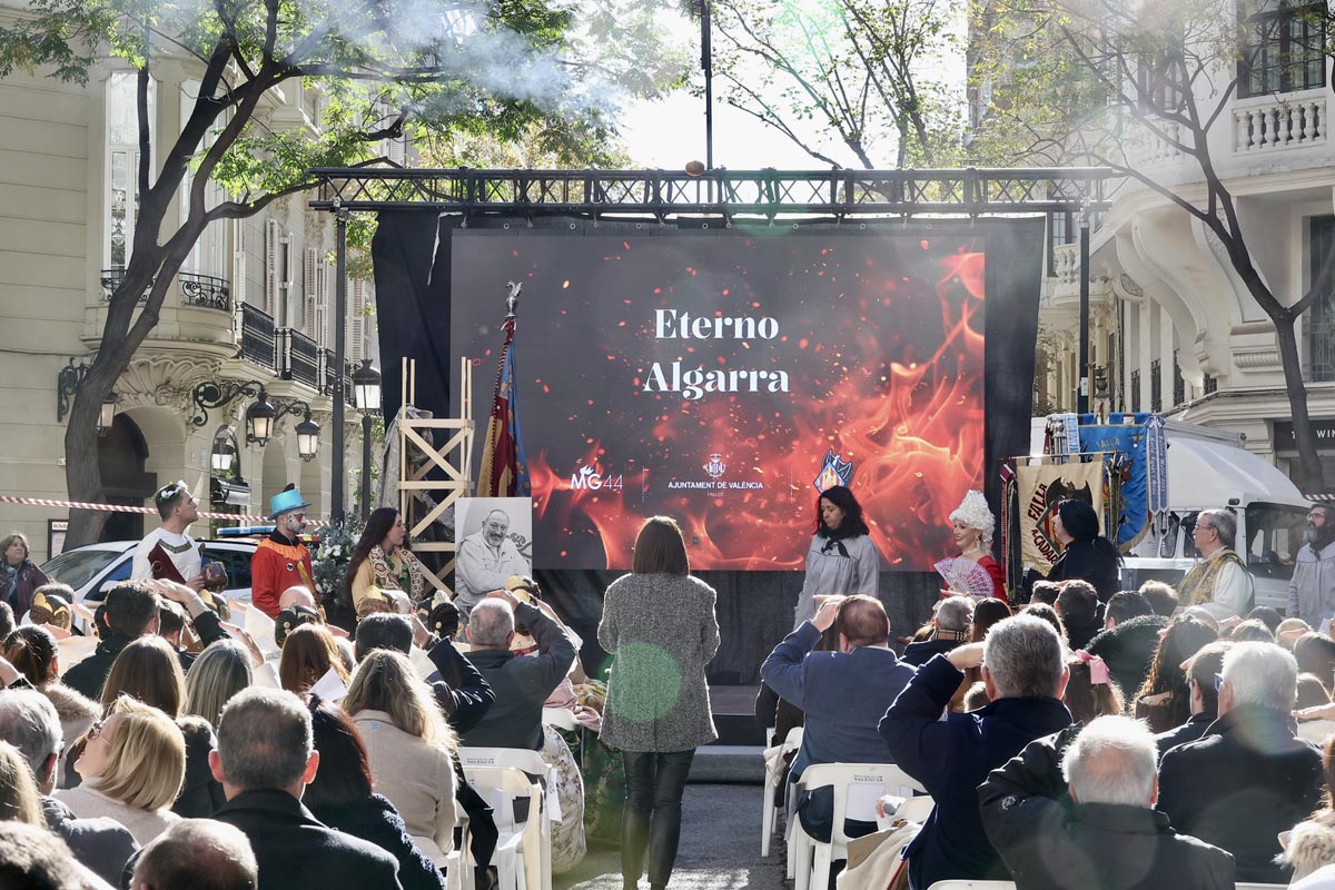 Ceremonia en homenaje a Manolo Algarra con presentación en pantalla