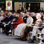 Asistentes sentados en un homenaje a Manolo Algarra.