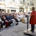 Ceremonia de homenaje a Manolo Algarra con público presente