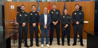 Cuatro nuevos agentes de la Policía Local de Massamagrell junto a un oficial