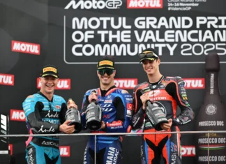 Iván Ortolá celebra su primer podio en el GP de Valencia de Moto2