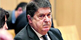 José Luis Olivas Martínez en un evento formal, con expresión seria.