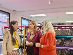 La biblioteca Ramon Guillem de Catarroja reabre tras una remodelación completa.
