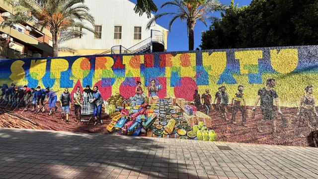 Mural en Manises que homenajea la solidaridad del voluntariado tras la DANA