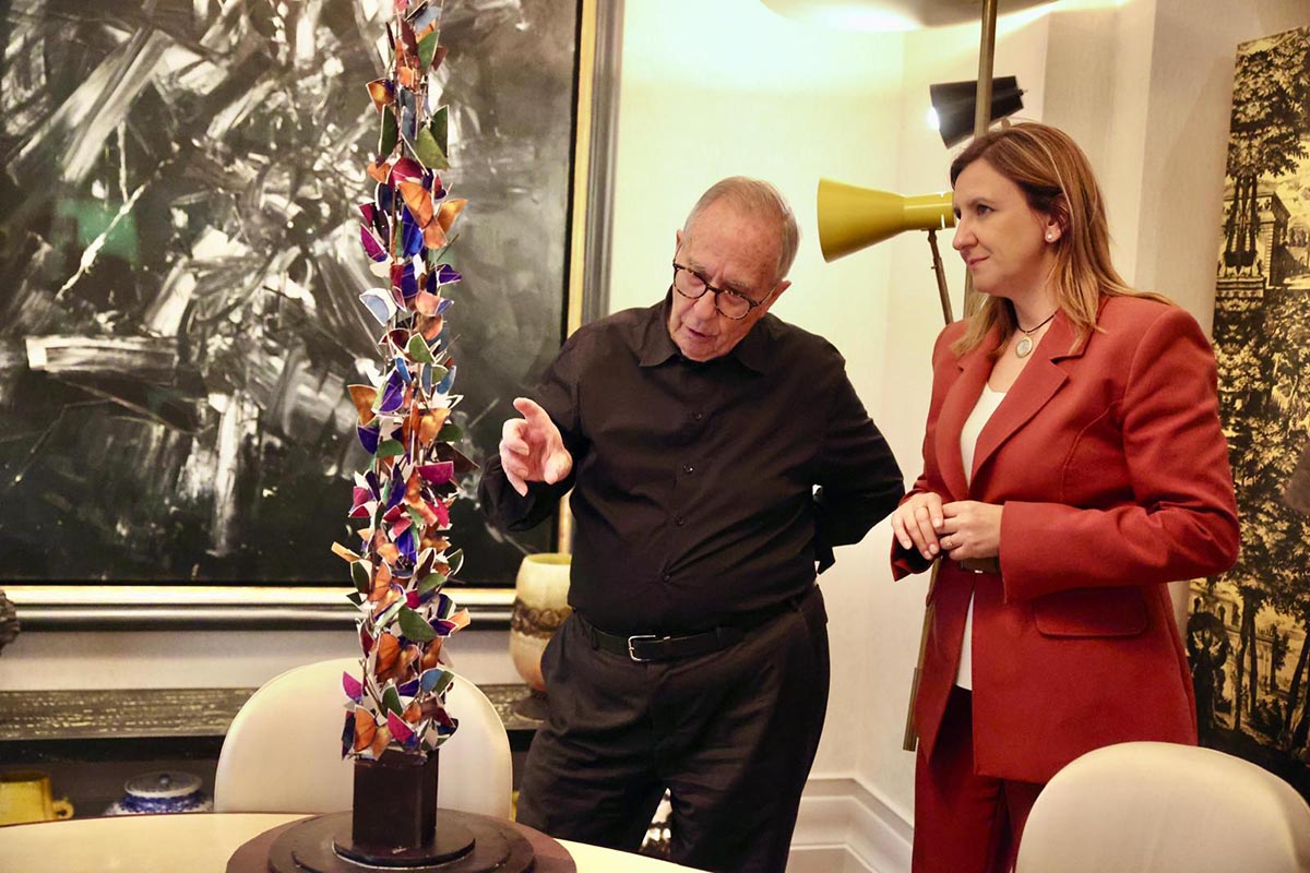 Manolo Valdés y la alcaldesa discutiendo sobre escultura en Nueva York