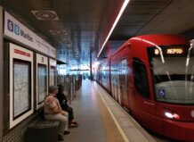 Tren del tranvía en la estación Marítim de Metrovalencia